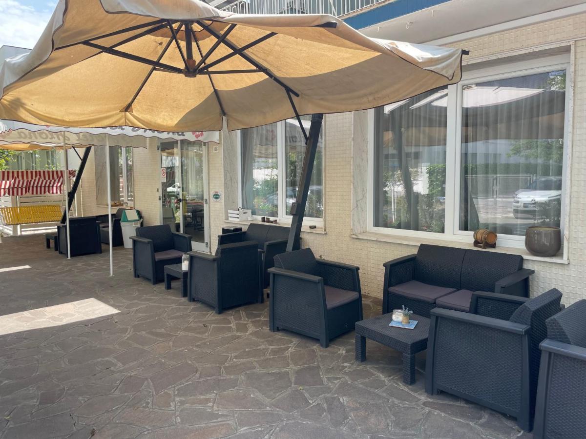 Hotel Aloha Cesenatico Exterior photo