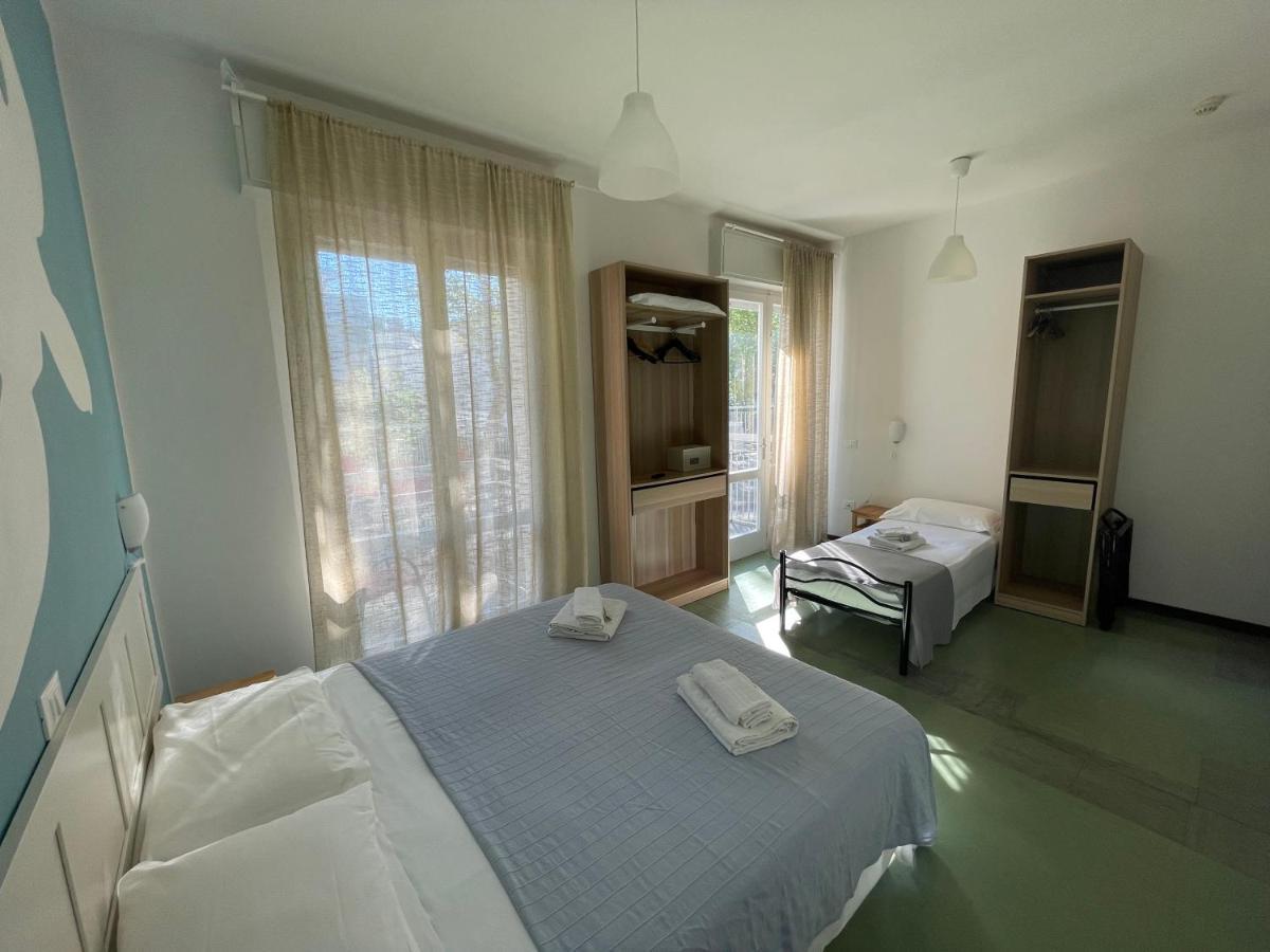 Hotel Aloha Cesenatico Exterior photo